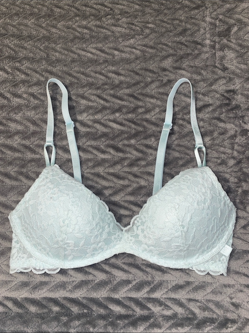 Victoriaโs Secret Light Blue Lace Bra